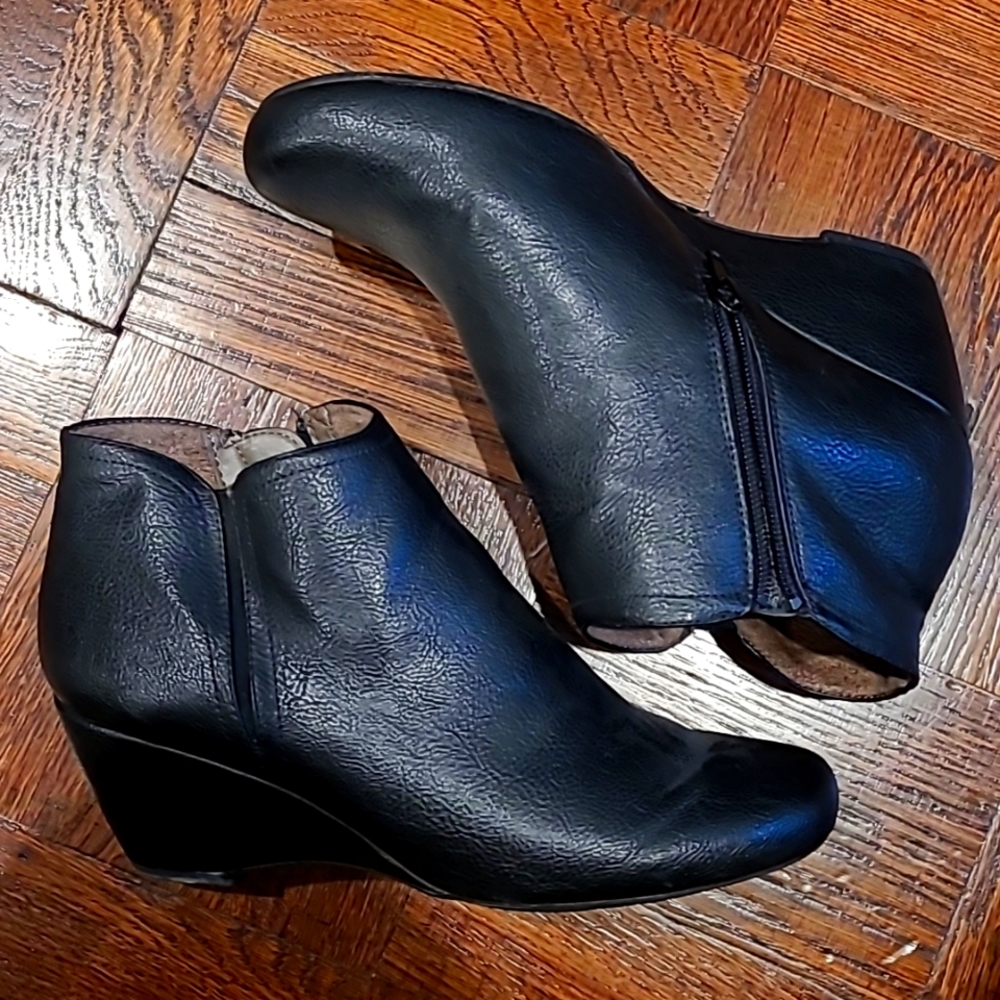 Black Natural Soul Comfort Wedge/Booties Size 9